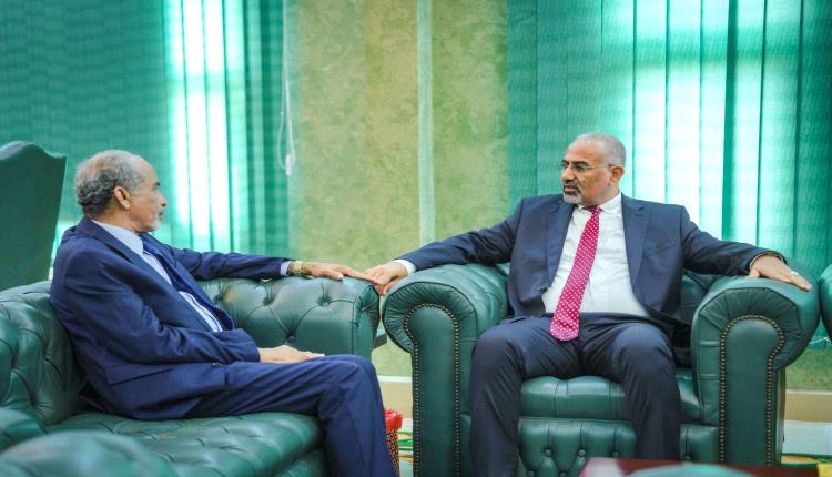 لقاء يجمع الزُبيدي مع الفريق الصبيحي يناقش تطورات الأوضاع العسكرية والأمنية في المحافظات المحررة