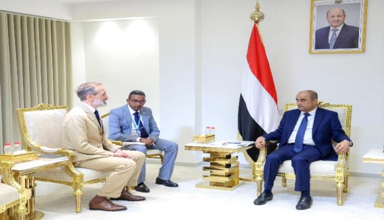 بن بريك يفتح النار على الحوثي: استهداف النفط يعمّق الكارثة والمنظمات الأممية يجب أن تغادر صنعاء فورًا