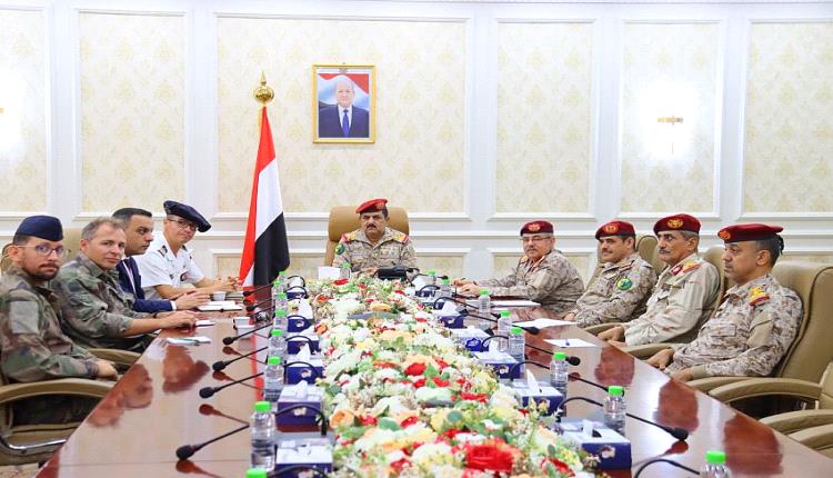 وزير الدفاع: الحوثي يتحالف مع إرهابيي الصومال لتهديد الملاحة الدولية والأسلحة الإيرانية تتدفق بلا توقف