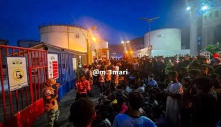 انفجار المكلا.. محتجون يقتحمون الكهرباء ويغلقون الميناء ومقتل حارس وسط فوضى يقودها متنفذون