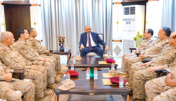  الزُبيدي في اجتماع عسكري هام:  النصر قرار لا رجعة عنه