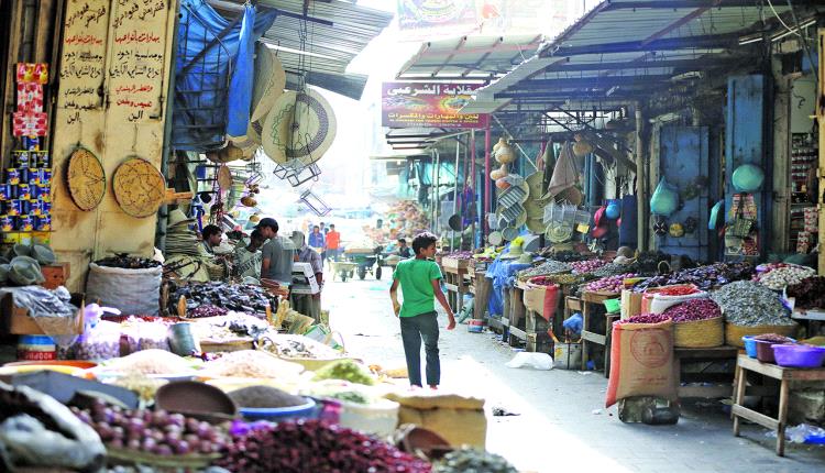 الريال يتعافى والأسعار تتحدى.. غلاء السلع يُنهك تعز والتجار "يتحججون" والمواطنون يصرخون