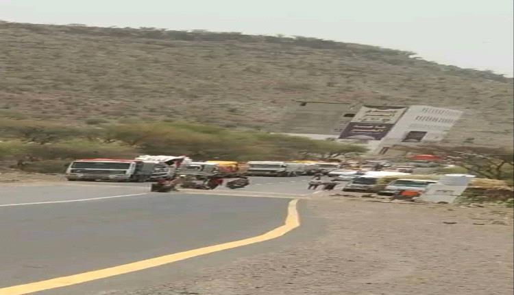 فوضى أمنية في التربة.. احتجاز جماعي للشاحنات والسائقون يصرخون: أطلقونا فورًا