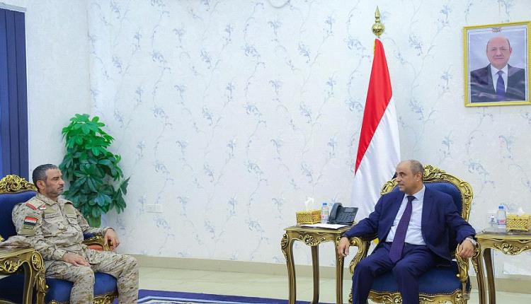 اجتماع الحرب في عدن: تحرك عسكري لمواجهة الحوثي ورئيس الحكومة يطلق تحذيرًا مدوّياً