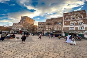 بعد 10 أشهر من الاعتقال.. الحوثيون يطردون إمامً من مسكنه في صنعاء لأنه رفض الصلاة على 