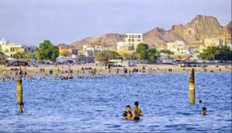العثور على قارب مقلوب.. و4 صيادون ما زالوا في عداد المفقودين بعدن