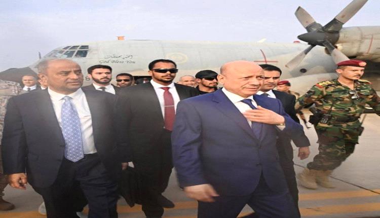 العليمي يحط في عدن حاملاً رسائل دولية ساخنة وخططًا اقتصادية عاجلة مع رئيس الحكومة