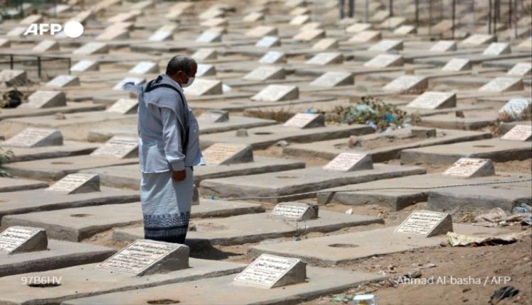 حتى القبور لم تسلم من الجشع... عصابات تتاجر بالموتى في تعز والدفن يتحول إلى رفاهية