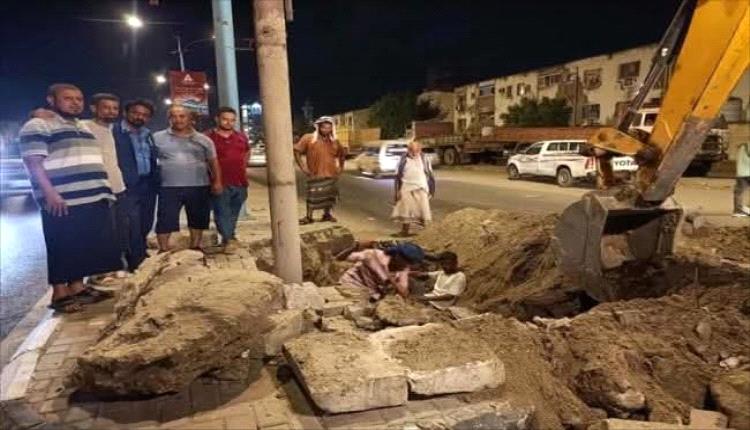 فضيحة المياه الملوثة تدفع الدولة للإطاحة بنائب مدير مؤسسة المياه وتعيين بديلاً سريعاً بالعاصمة