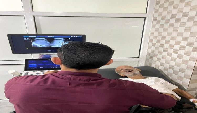 عمكم القشاش بين الحياة والموت.. نجم اليوتيوب في العناية المركزة وقلق واسع يجتاح مواقع التواصل