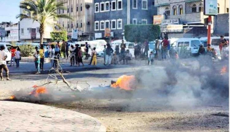 عدن تنتفض تحت وطأة الظلام والاختناق: احتجاجات شعبية غاضبة ضد تدهور الكهرباء وأزمة الغاز