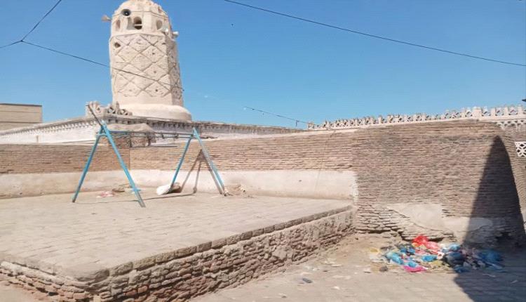 مسجد أبي موسى الأشعري في زبيد.. منارة تاريخية تتآكل بفعل الإهمال وغياب الرعاية