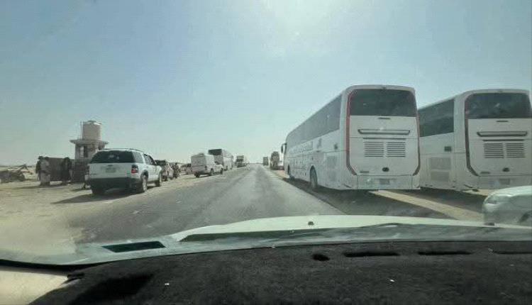 تحرك يفضح لصوص الطرقات: #جبايات_الحوثي تحاصر اليمنيين وتبتلع قوتهم على أبواب صنعاء