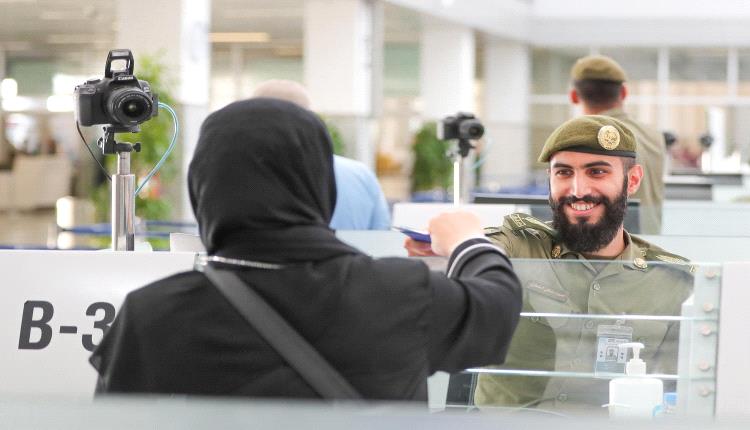 السعودية تعلن تمديد تأشيرات الزيارة المنتهية بشرط المغادرة خلال 30 يوماً