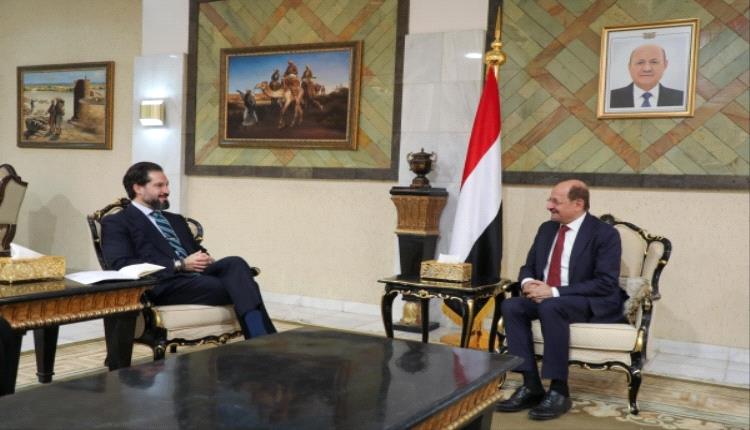 الحكومة اليمنية تشيد بالعقوبات الأمريكية على ممولي الحوثيين