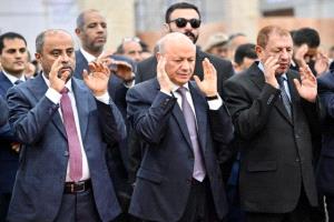أول تصادم في القمة: خلاف عاصف بين العليمي وبن بريك حول حقيبة المالية.. واستقالة تلوح في الأفق