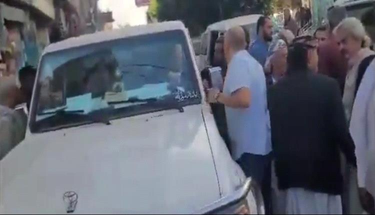 أطقم الحوثي تقتحم متاجر في إب وتفرض جبايات بالقوة