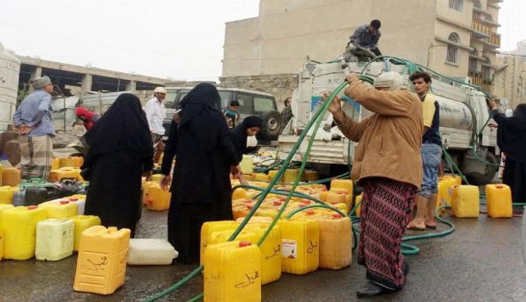 مدينة الحديدة تعيش أزمة مياه خانقة ومواطنون يحذرون من كارثة بسبب الحوثي