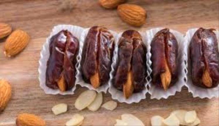 تعرف على فوائد تناول اللوز مع التمر في الصباح