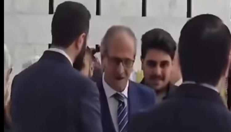 موقف لافت.. شاهد بالفيديو ماذا فعل الشرع مع والده خلال التهنئة بعيد الفطر