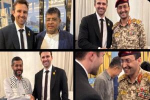 شاهد تنافس محمد علي الحوثي والبخيتي ويحيى سريع لالتقاط الصور مع ناشط أمريكي في صنعاء