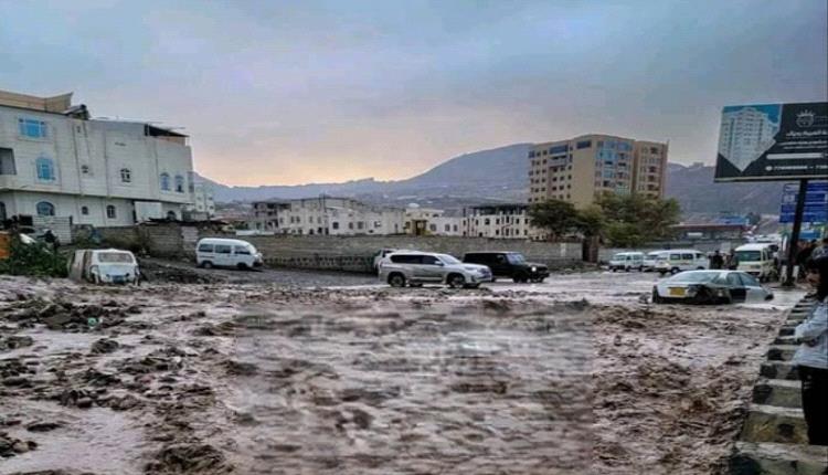 انقلاب سيارة ركاب في سيول جارفة بضواحي صنعاء.. والضحية طفلتين