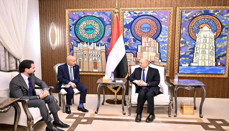 الرئاسي يثني على مواقف أمريكية داعمة للشرعية