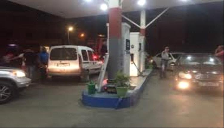 ذعر في صنعاء وازدحام خانق بمحطات الوقود بعد تهديدات بعملية جوية