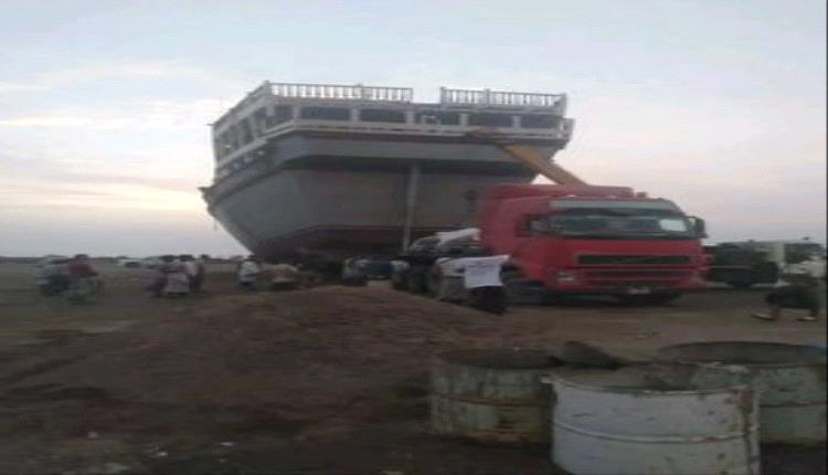صور.. حدث تاريخي في المخا: ولادة أضخم "صنبوق" يمني بطاقة 600 طن يُشعل فخر الصناعات المحلية