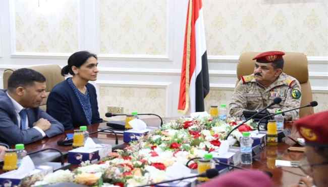 وزير الدفاع يحسم الموقف أمام بريطانيا: لا بديل عن تحرير صنعاء وسحق الحوثي هدف قوات الشرعية
