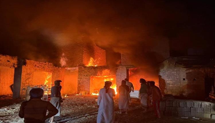 حريق يلتهم سوق الأغنام في بيحان.. والأهالي يواجهون النيران بإمكاناتهم البدائية