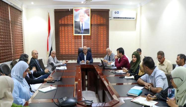 الوزير الشرجبي يبحث مع الفريق الفني للبنك الدولي التحضيرات الجارية لإطلاق سلسلة مشاريع المياه 