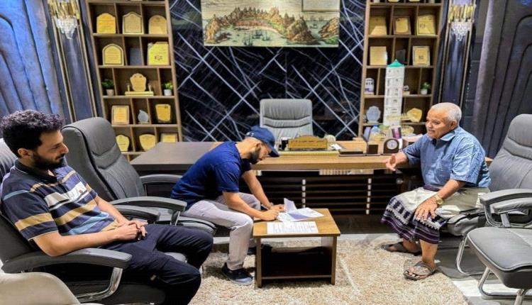 السلطة المحلية بصيرة توقّع عقدين لتنفيذ مشروعين خدميين في المديرية