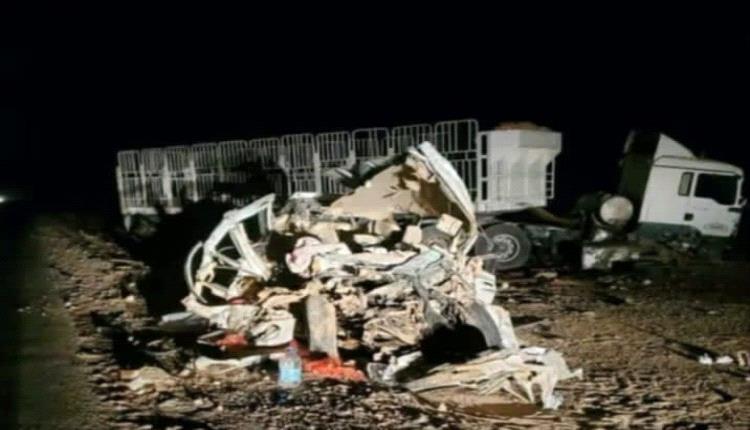 طرق الموت تحصد أرواح المغتربين العائدين.. 4 يمنيين يلقون حتفهم في حادث
