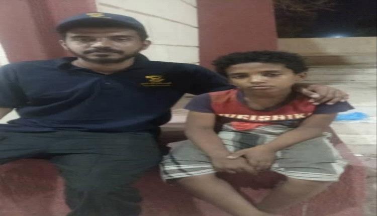 طفل ينام في سيارة بمحافظة ويستيقظ مشرداً في عدن: نداء عاجل لأهله في تعز