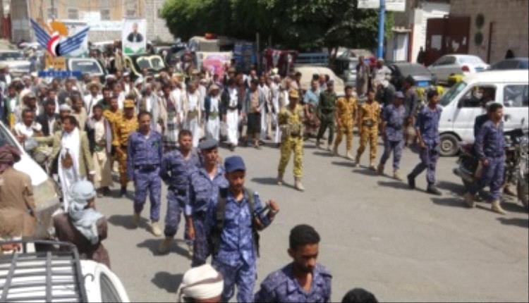 الحوثيون يشيّعون قتلاهم بصمت وسط غموض يلف ميادين السقوط.. أسماء الصرعى