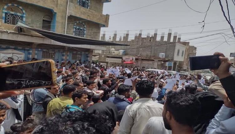 تعز تغلي: جمعة غضب من أجل الماء والعدالة.. ومرسال عيدروس يتحوّل إلى أيقونة انتفاضة شعبية