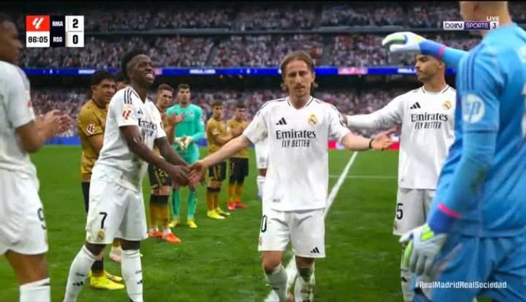 مودريتش يغادر ريال مدريد باكيا