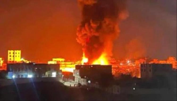 تفجيرات غامضة تهز الحديدة.. الحوثيون يُنقّبون تحت الرماد لإخراج أسلحة ومعدات دفنتها الغارات الأمريكية