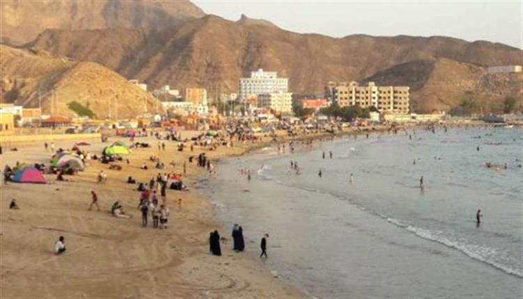 إنقاذ ثلاثة شبان وفقدان رابع في ساحل عدن
