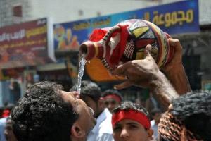 تعز تختنق عطشاً.. وسلطة محلية عاجزة تواطأت بالصمت ولا تملك سوى المبررات