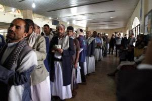 مالية الحوثي تنهب نصف الراتب الموظفين بحجة محاربة 