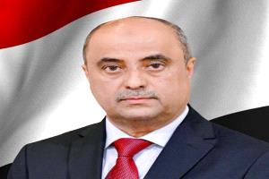 نساء عدن يُشعلن غضب شعبي ويجبرن رئيس الوزراء على التعهد بحلول عاجلة ويصدر توجيهات فورية