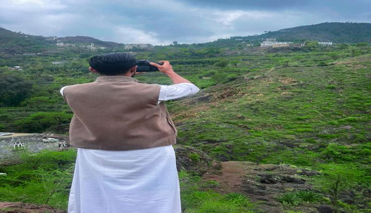 بعد الإفراج عنه.. مصور في إب يطالب الحوثيين بإعادة كاميراته وهاتفه المحتجزين