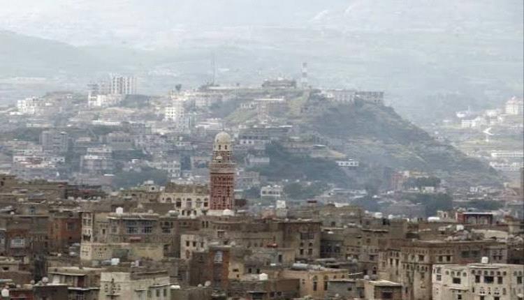 شاب مدمن يرعب سكان إب.. اعتدى على والدته وشقيقاته وطعن جيرانه بالسلاح الأبيض