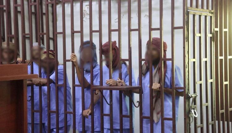 تفاصيل محاكمة عناصر القاعدة.. متورطين بتفجيرات وقتل المدنيين والجرحى يشهدون أمام المحكمة