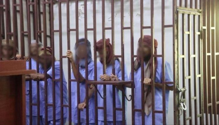 حضرموت تحاكم 6 من عناصر القاعدة من أصل 57 متهماً فار