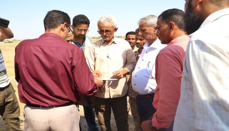 محافظ لحج يطلع على ترتيبات تنفيذ محطة الطاقة الشمسية بتمويل اماراتي