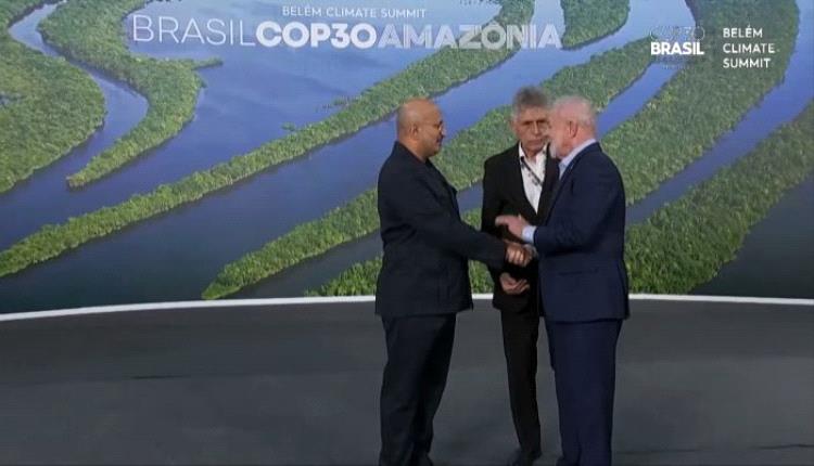 طارق صالح يصل إلى البرازيل على رأس وفد اليمن المشارك في قمة المناخ