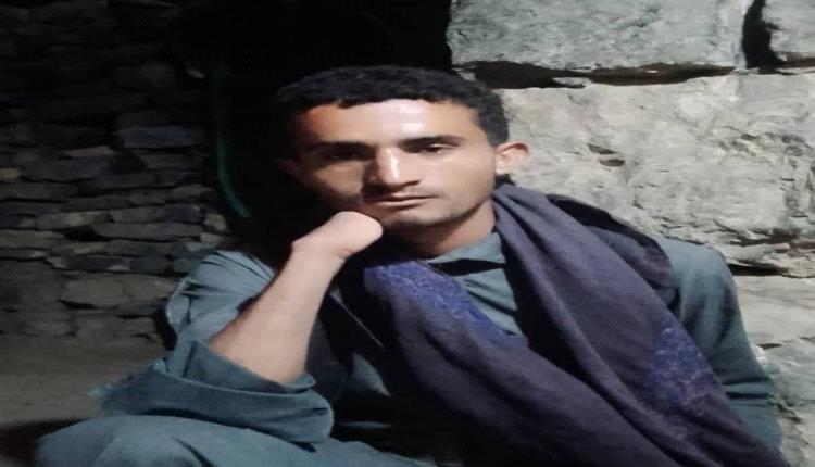 تعذيب مقاتل حوثي فقد ذراعه في الجبهات على يد مدير البحث "المدومي" بتهمة مغازلة بالإنجليزية